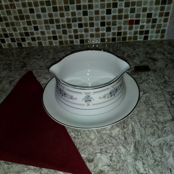 Wade Ellington Gravy Boat - Picture 3 of 4